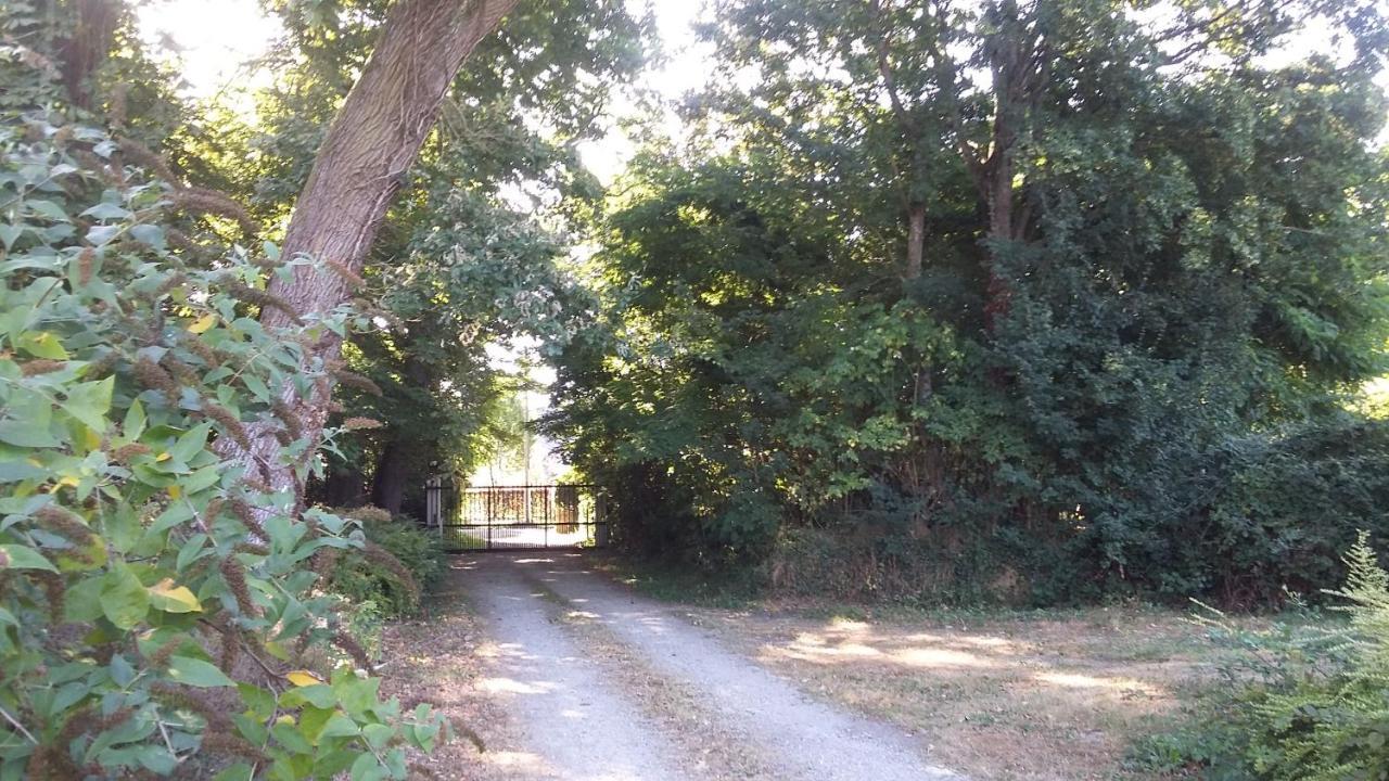 Hotel Logis Relais Des Cailleres Saint Pavace Exteriér fotografie